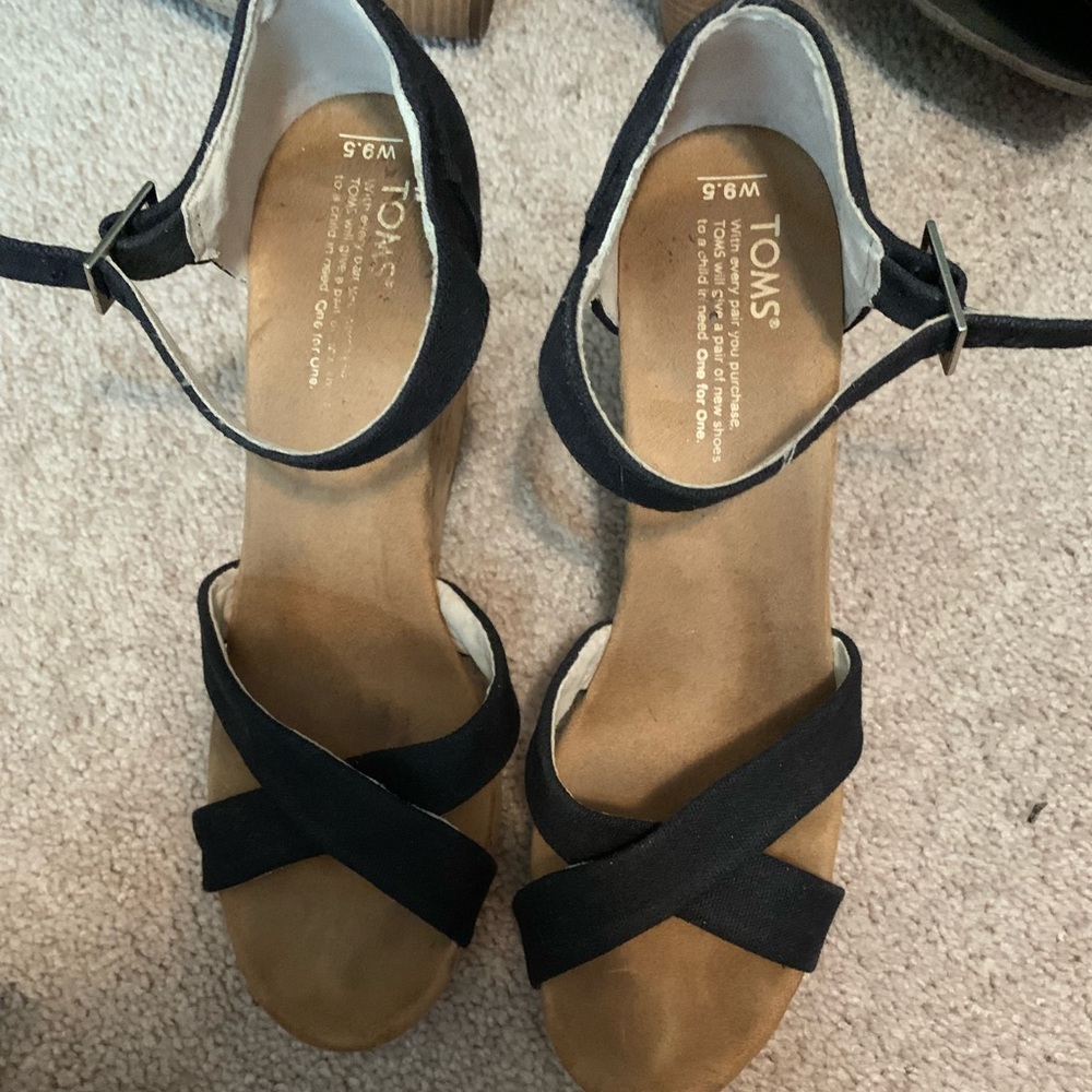 So comfy black canvas Wedge sandals